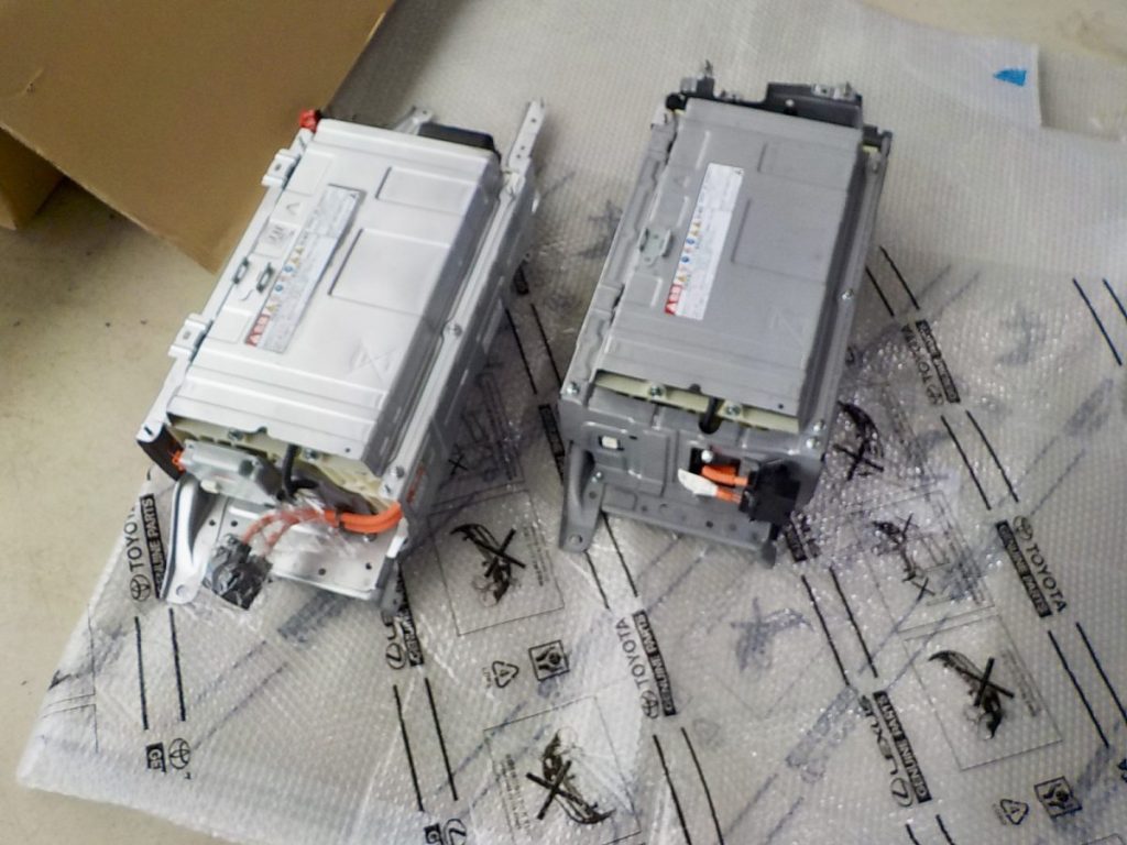 伊賀市のモリタ自動車:トヨタ アクアのハイブリッドバッテリー(駆動用バッテリー)交換作業