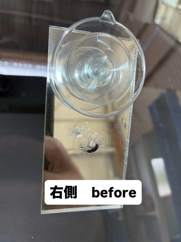 フロントガラス右側にできた飛び石のキズ（ガラスリペア施工前）