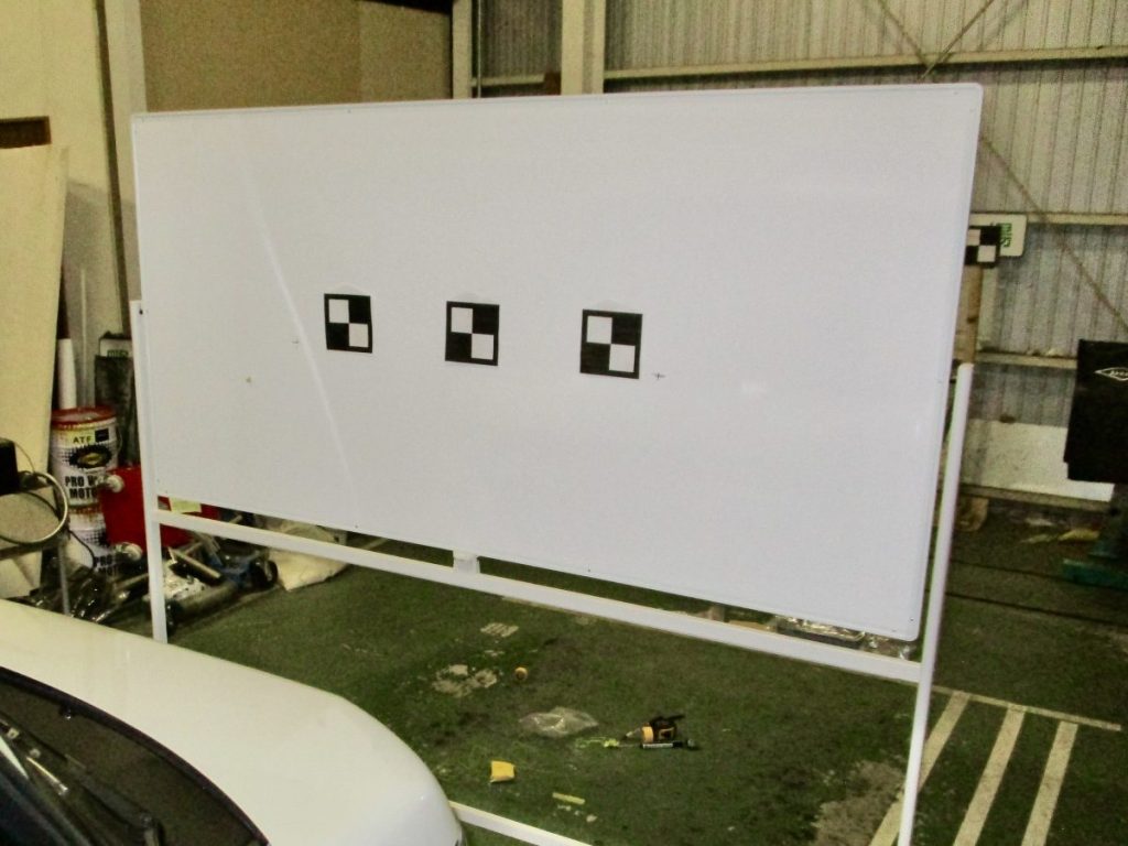 スズキ スペーシアの衝突被害軽減ブレーキ カメラ調整 エーミング作業