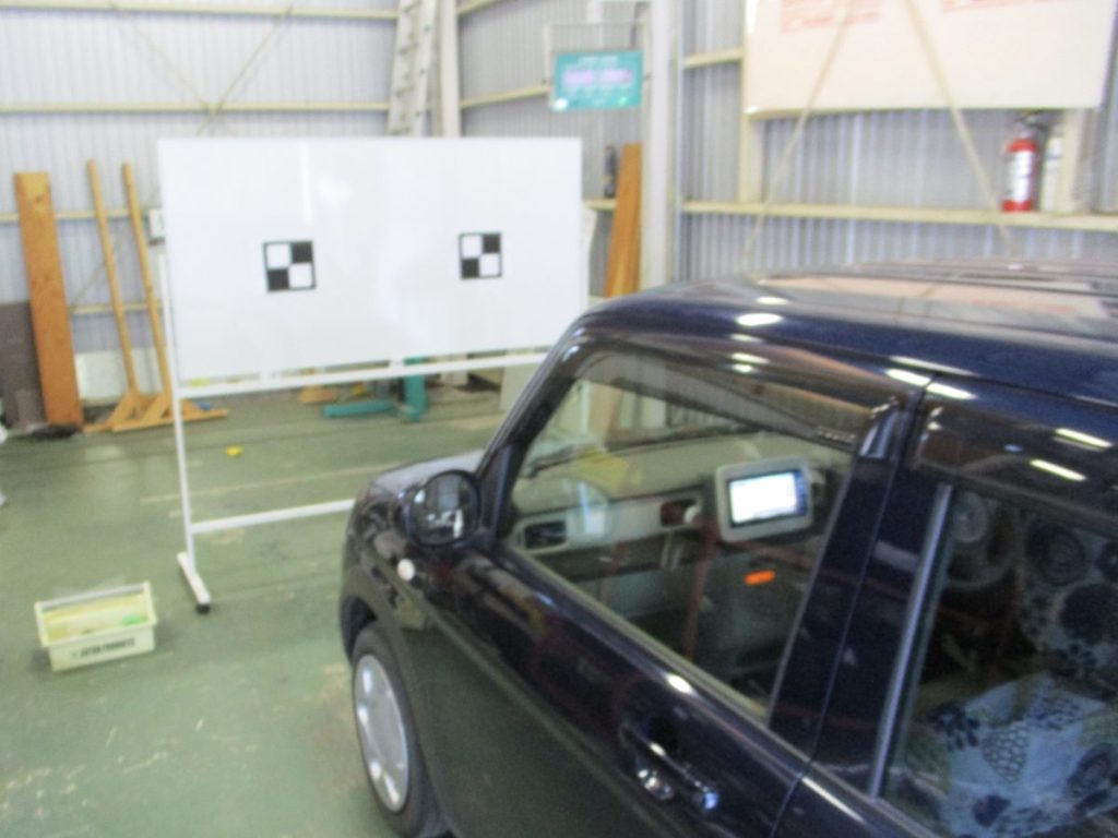 スズキ ラパンの衝突被害軽減ブレーキ エーミング(ターゲットボード設置)作業