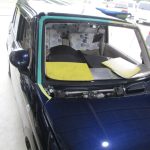 伊賀市 モリタ自動車 スズキ ラパンのフロントガラス脱着・交換作業