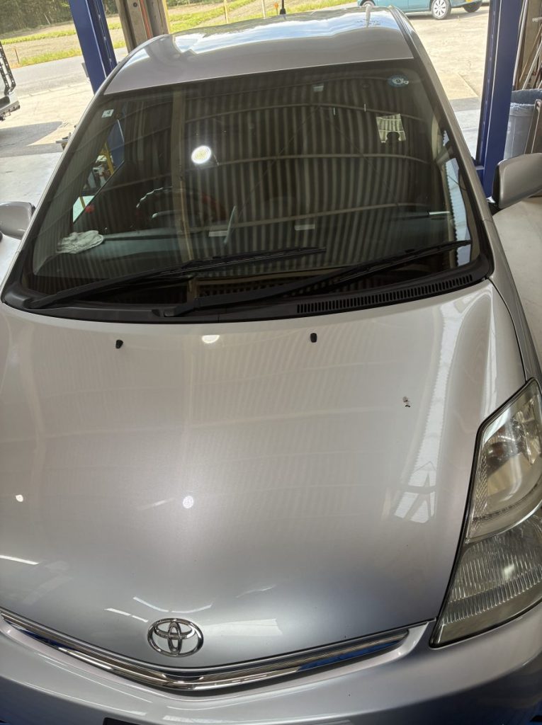 名阪国道での飛び石被害でご入庫いただいたトヨタ 20プリウス