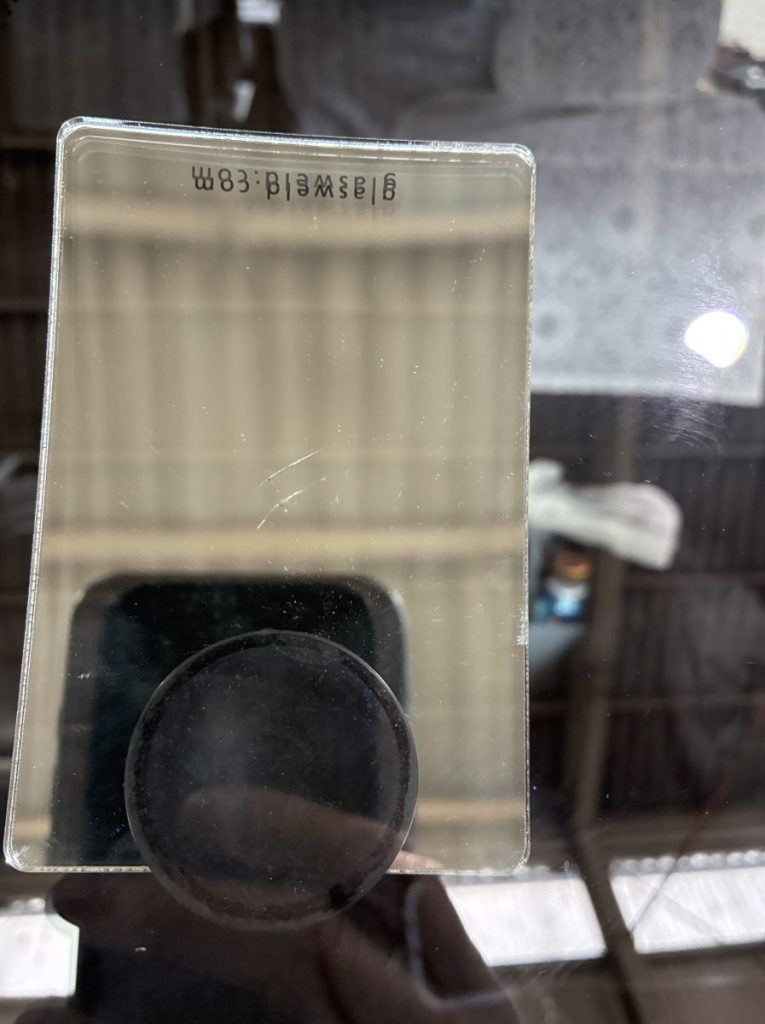 作業時間30分で綺麗に修復完了したハイエースのフロントガラスリペア施工後