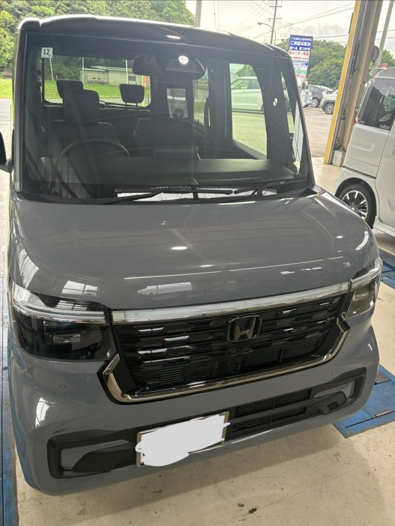 名阪国道での飛び石被害により奈良県から緊急ご来店いただいたホンダ N-BOX