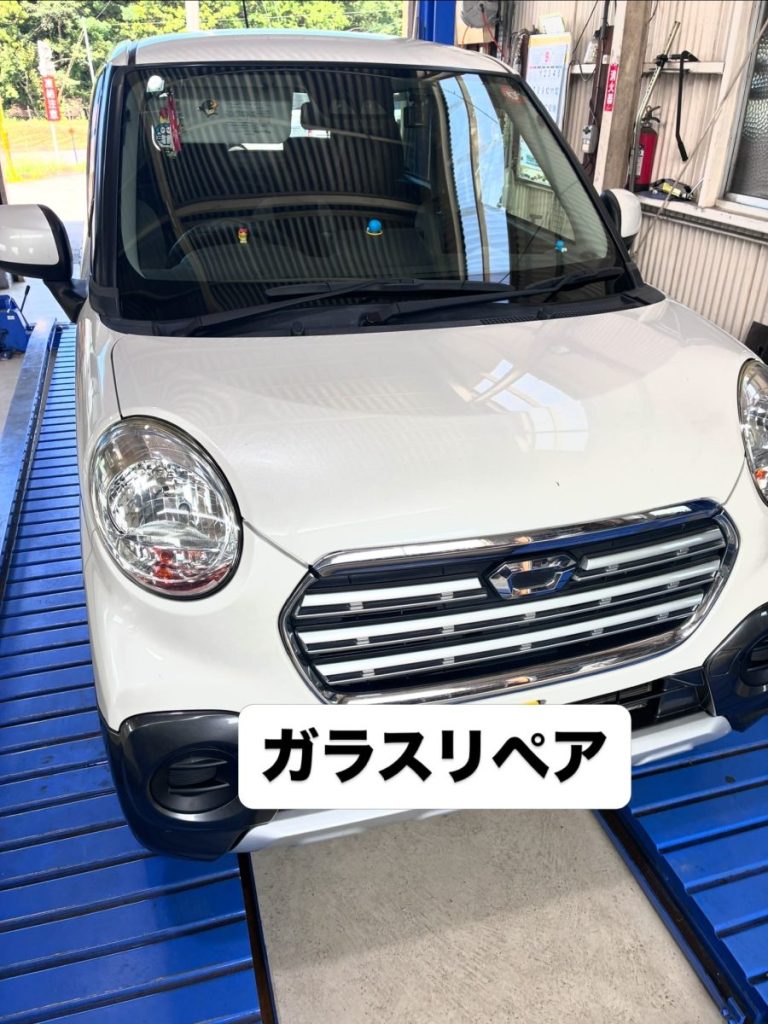 フロントガラスの飛び石修理でご入庫いただいたダイハツ キャスト